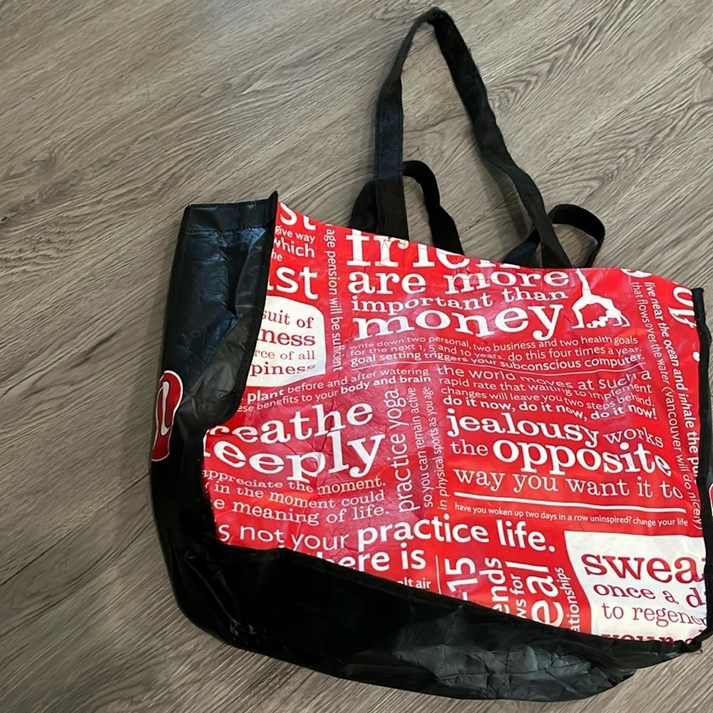 Lulu lemon tote! Strap a little used